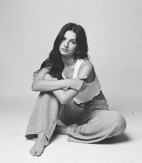 Savannah Rae Demers feet photo thumbnail