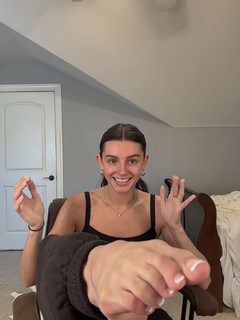 Savannah Rae Demers feet photo thumbnail