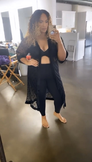 Savelina Fanene feet photo thumbnail