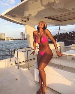 Saweetie feet photo thumbnail