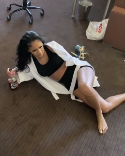 Saweetie feet photo thumbnail