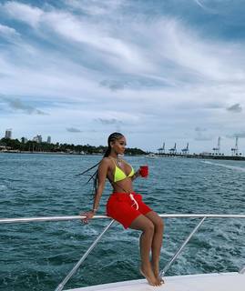 Saweetie feet photo thumbnail