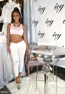 Saweetie feet photo thumbnail
