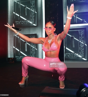 Saweetie feet photo thumbnail