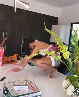 Saweetie feet photo thumbnail