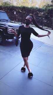 Saweetie feet photo thumbnail
