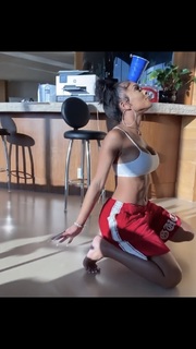 Saweetie feet photo thumbnail