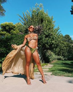 Saweetie feet photo thumbnail