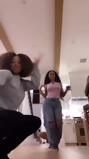 Saweetie feet photo thumbnail