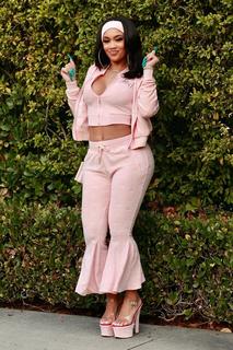 Saweetie feet photo thumbnail