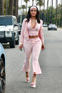 Saweetie feet photo thumbnail