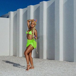 Saweetie feet photo thumbnail