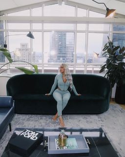 Saweetie feet photo thumbnail