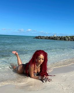 Saweetie feet photo thumbnail