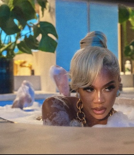 Saweetie feet photo thumbnail