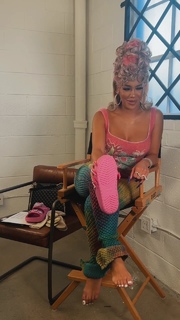 Saweetie feet photo thumbnail