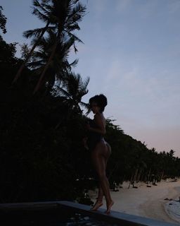 Saweetie feet photo thumbnail