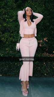 Saweetie feet photo thumbnail