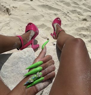 Saweetie feet photo thumbnail