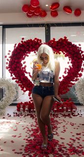 Saweetie feet photo thumbnail