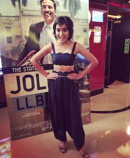 Sayani Gupta feet photo 3