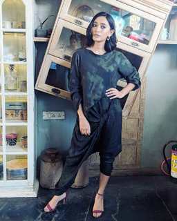 Sayani Gupta feet photo 17