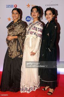 Sayani Gupta feet photo 9