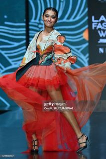 Sayani Gupta feet photo 3
