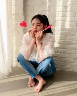Sayumi Michishige feet photo 9