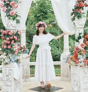Sayuri Date feet photo 4