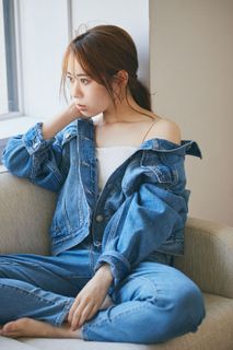 Sayuri Date feet photo 2