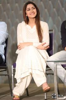 Sayyeshaa Saigal feet photo 10
