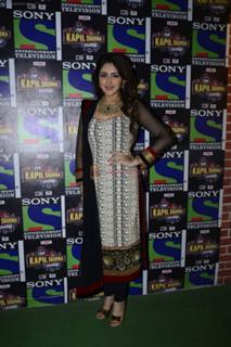 Sayyeshaa Saigal feet photo 4