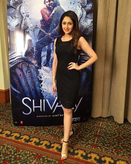 Sayyeshaa Saigal feet photo 20