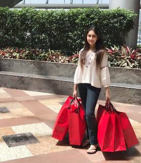Sayyeshaa Saigal feet photo 4