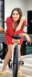 Sayyeshaa Saigal feet photo 12