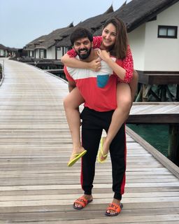 Sayyeshaa Saigal feet photo 11