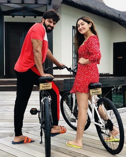 Sayyeshaa Saigal feet photo 9