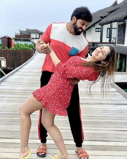 Sayyeshaa Saigal feet photo 8