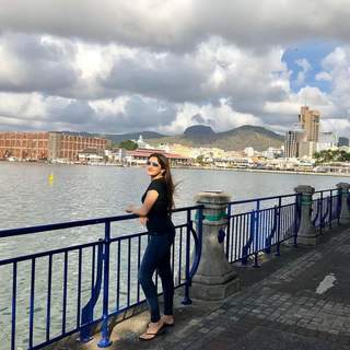 Sayyeshaa Saigal feet photo 4