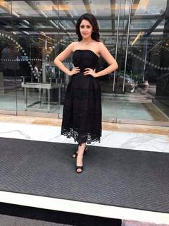 Sayyeshaa Saigal feet photo 16