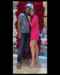 Sayyeshaa Saigal feet photo 6