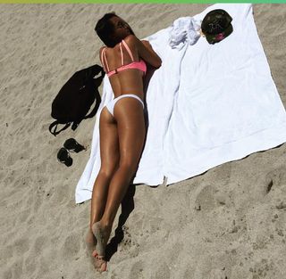 Scarlet Vas feet photo thumbnail