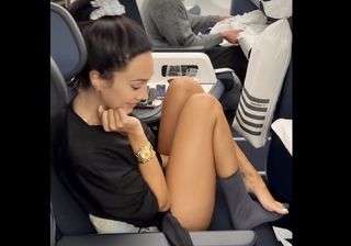 Scarlet Vas feet photo thumbnail