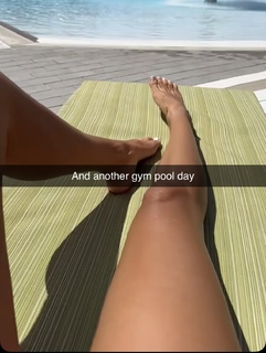 Scarlet Vas feet photo thumbnail