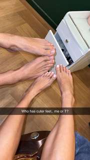 Scarlet Vas feet photo thumbnail
