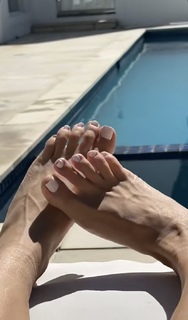 Scarlet Vas feet photo thumbnail