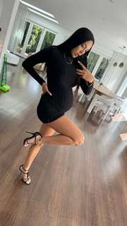 Scarlet Vas feet photo thumbnail