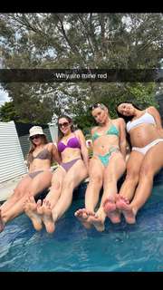Scarlet Vas feet photo thumbnail