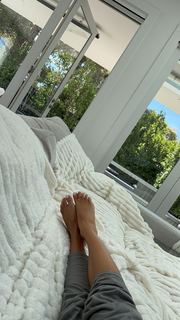 Scarlet Vas feet photo thumbnail